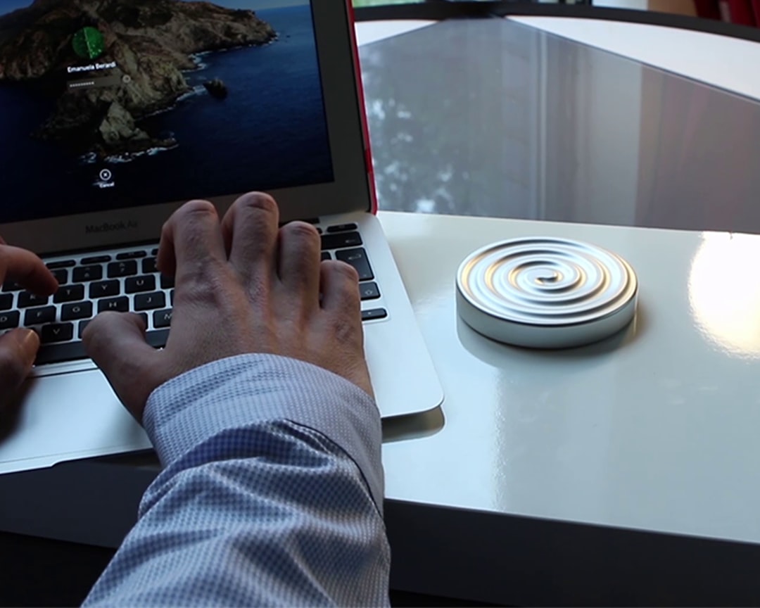 Beautifully designed and crafted from high quality materials, Soothy helps to eliminate the stress and frustration of daily life. The Soothy Desktop Spinner has been designed especially for those with a stressful lifestyle.